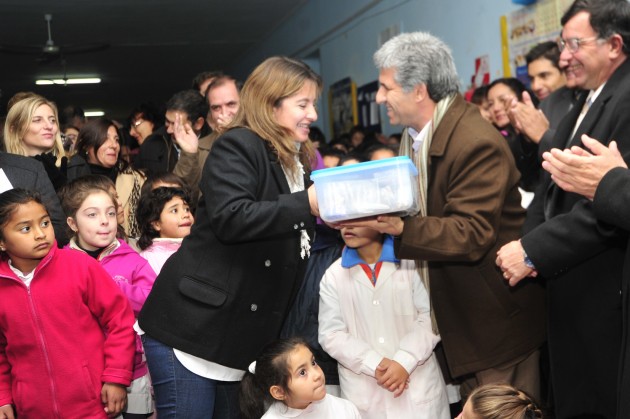 Toda la comunidad educativa de la escuela Justo Daract feliz por la visita del Primer Mandatario