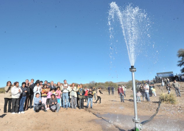 El agua, llegó al oeste del departamento Belgrano