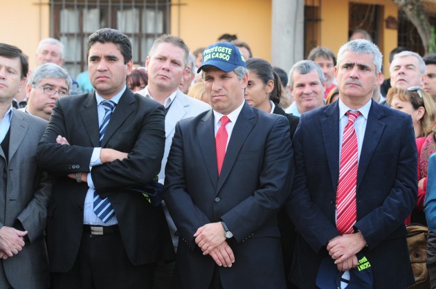 Poggi junto al Vocegobernador, Jorge Díaz, autoridades del municipio y legisladores