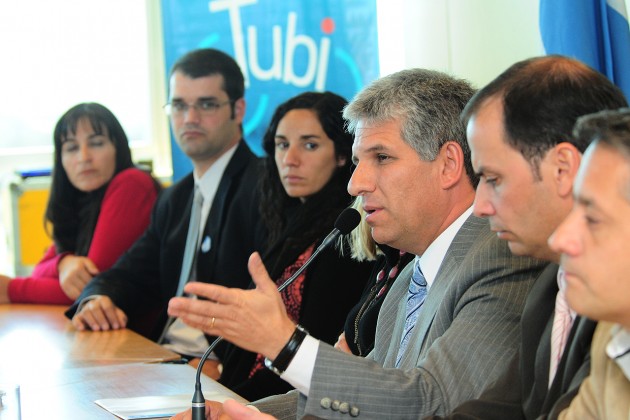 El gobernador Claudio Poggi firmó convenios con 15 municipios de San Luis.