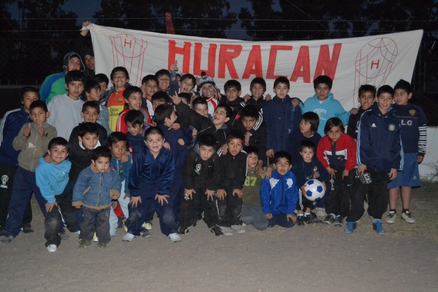 Los chicos del fútbol infantil de Huracán volvieron a entrenar en su casa