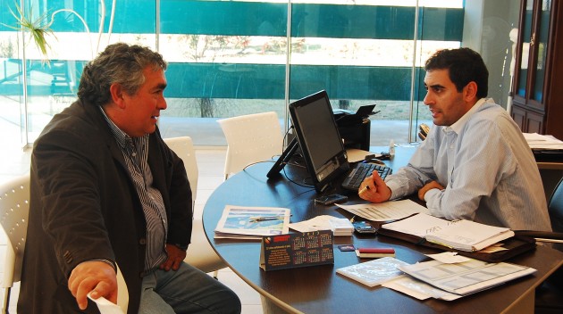 El ministro Hissa y el intendente de Villa Larca.