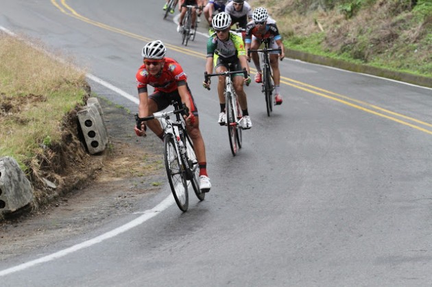 El último giro  de Fernando Murgo, en la tercera ubicación de la fotografía.