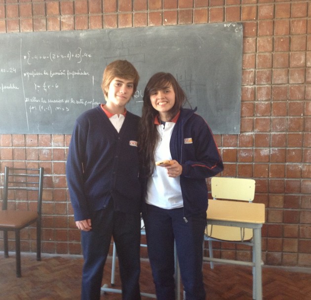 Juan  Pablo Ruggeri junto a Guadalupe Isaguirre de 5to año, una de las alumnas que realizó a entrevista.