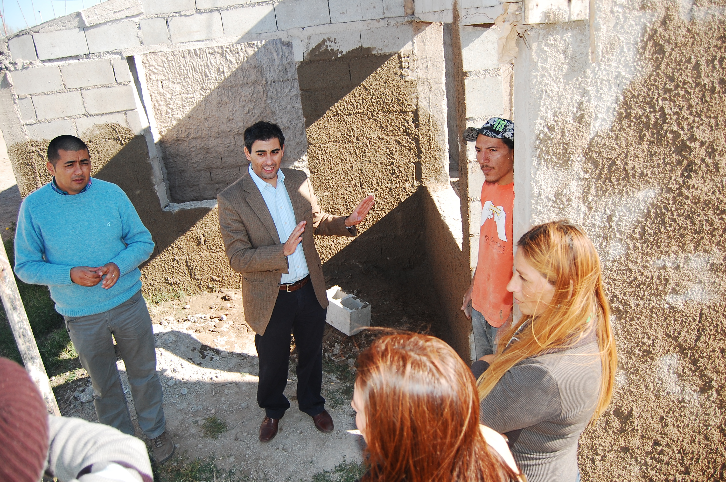 Hissa, visitó este martes las viviendas del Plan Solidaridad, que se construyen en el barrio Eva Perón