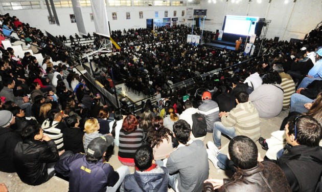 El estadio de GEPU lució colmado en el inicio de clases del Plan 20/30