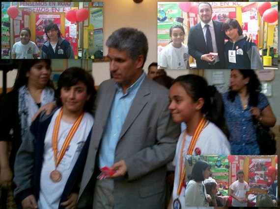 La imagen corresponde al Proyecto “Pensemos en Rojo” de la Experimental Nº 2 Puertas del Sol, que participaron en la Feria de Ciencias y Tecnología del año 2012