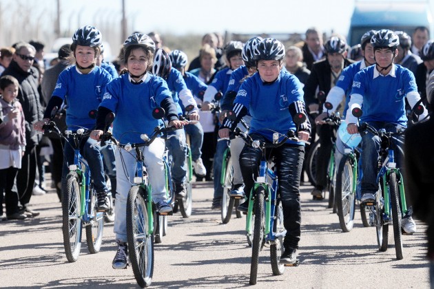 Los chicos de la Escuela Nº 141 “Los Andes” recibieron  sus bicis.