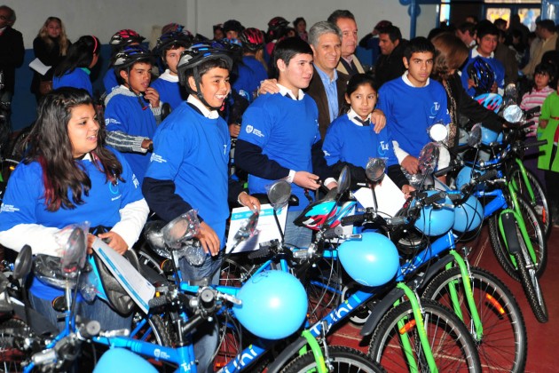 Los chicos felices con sus bicis