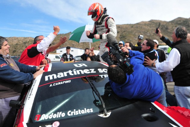 Canapino y su equipo en el festejo del final.