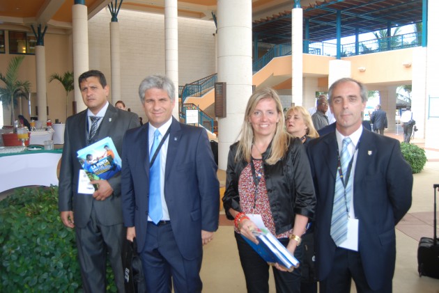 El gobernador Claudio Poggi, junto con la ministra de deporte de San Luis y su par del gobierno Claudio morresi y  Darío Rosas Curi intendente de la punta.     