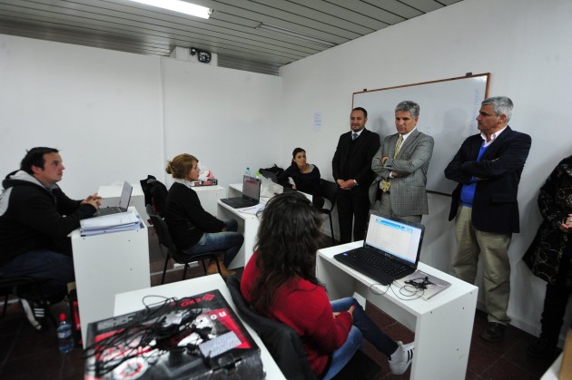 "Estamos acompañando y ustedes tienen que aprovechar la oportunidad", dijo el gobernador. 