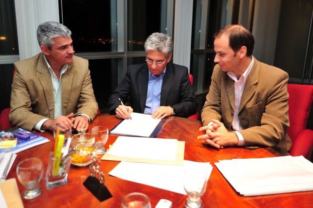 Firma de Decreto sobre promulgación de Ley de Animales sueltos.