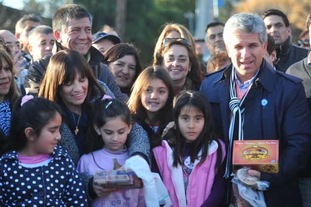 El Gobernador junto a la intendenta y vecinos celebraron el aniversario