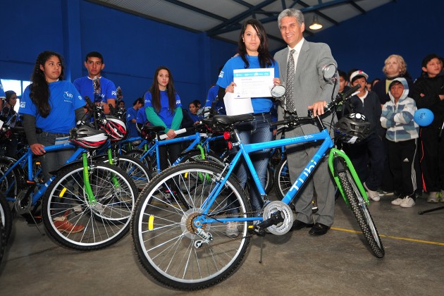 Chicos de primer año recibieron las bici 