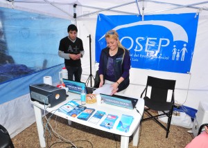 El stand de DOSEP. Los afiliados pudieron sacar sus ordenes. 