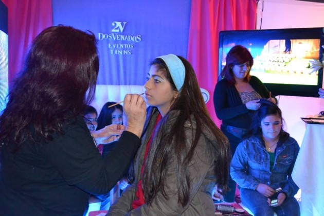 Hubo prueba de maquillaje y peinado.