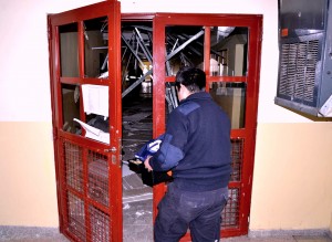 El personal de policía y bomberos estuvieron trabajando en el lugar.