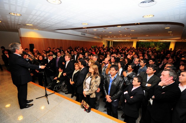 El gobernador reunido con los candidatos de distintos departamentos.