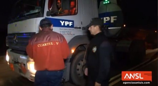 Trabajan en conjunto personal de la policía  y de la brigada ecológica  