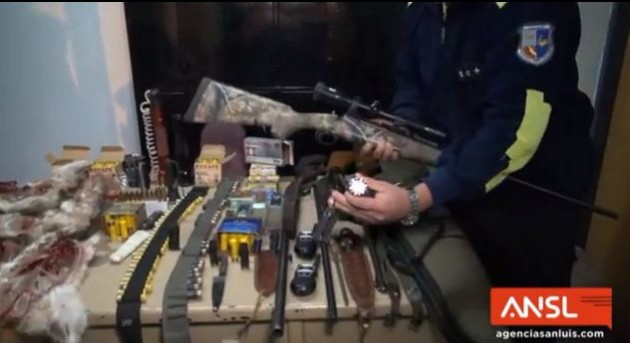 Se secuestraron armas, municiones y un vehículo