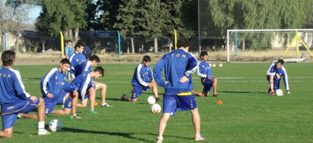 Trabajos físicos y tácticos, la base de los entrenamientos del Juve.