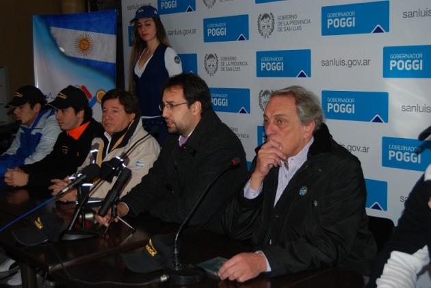 El ‘Flaco’ Juan María Traverso , en conferencia de prensa. 