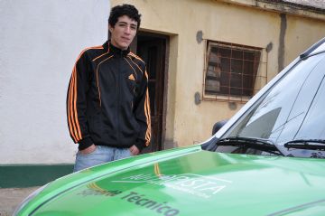 "La llegada de mi hijo me da fuerzas para retomar mis estudios", asegura Darío, uno de los alumnos del Plan Educativo 20/30
