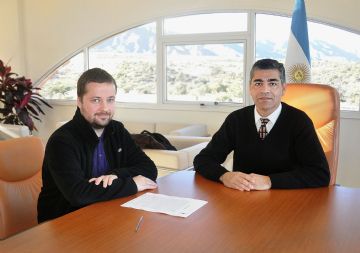El convenio fue firmado esta mañana por el gerente de Innovasoft, Javier Vega, y el rector de la ULP, Alejandro Munizaga.