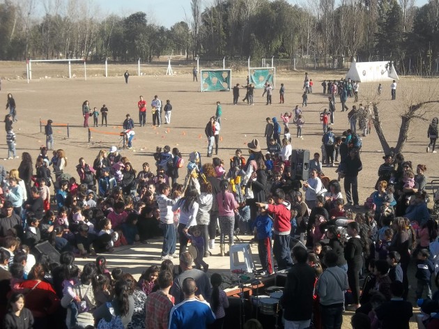 También hubo títeres en la tarde anticipada por el día del niño.