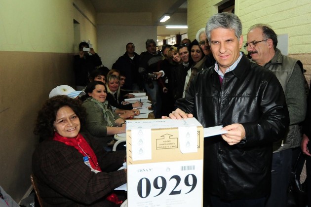 El Gobernador votó en Merlo a las 10:00
