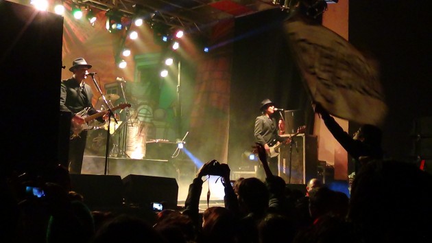 La banda le puso calor a la noche. Setecientas personas fueron parte de ese ritual.