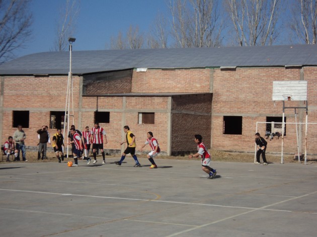 El fútbol,5 se vivió en Batavia