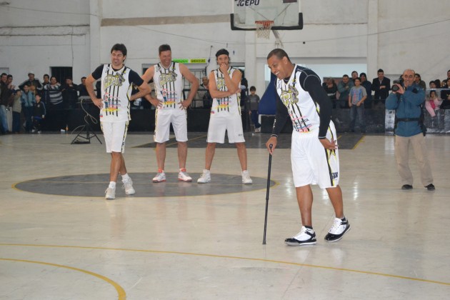 Los jugadores más grandes del básquet provincial y nacional, juntos.