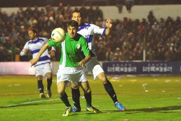 Gabriel Roth debutó con el plantel y gustó. Tuvo una de las chances más claras del partido. 