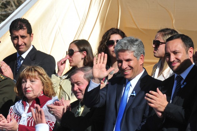 El palco oficial estuvo conformado por el gobernador, el intendente, el ministro de Educación y demás autoridades.