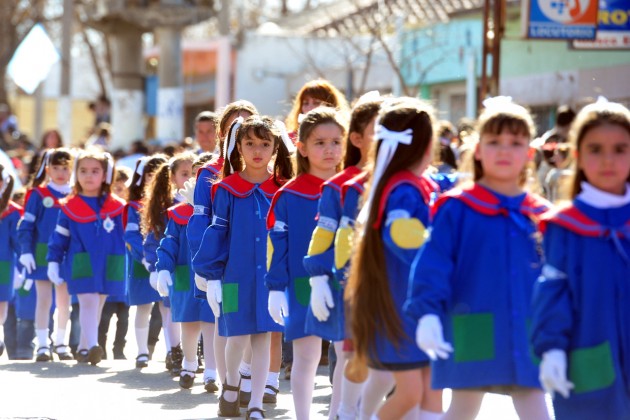 Desfilaron al rededor de 13 escuelas.