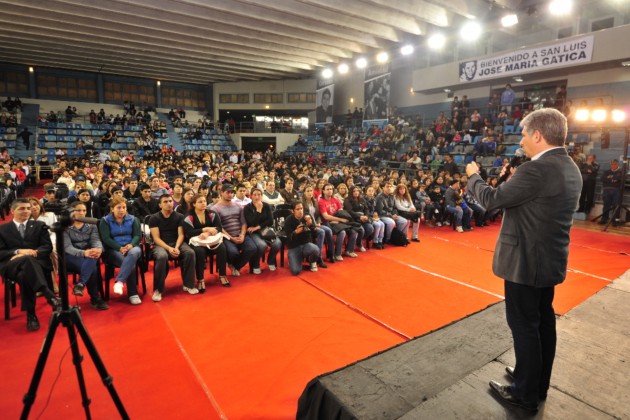 El "José María Gatica" lució colmado de jóvenes con la expectativa de culminar sus estudios