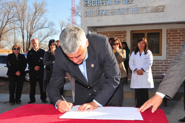 Los decretos firmados harán realidad el sueño de toda la comunidad educativa del lugar