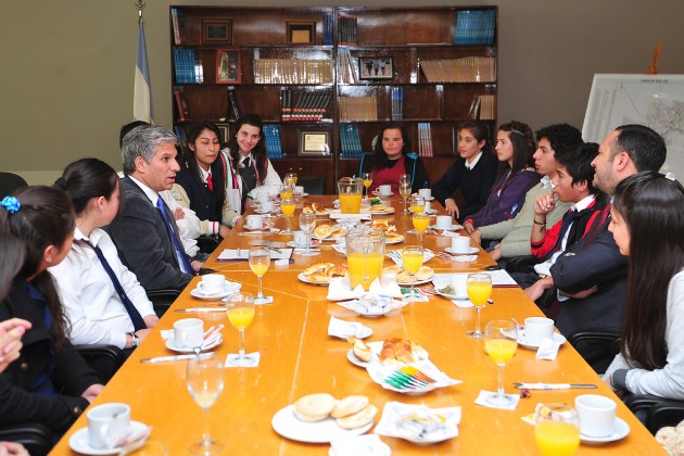 Como en las demás oportunidades, los  abanderados plantearon sus sueños e inquietudes al Gobernador Poggi y al ministro Sosa.