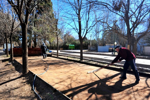 Jugar a las bochas para divertirse, en "Siempre primavera".