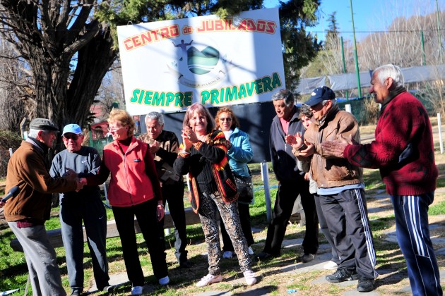 De lunes a viernes, en el Centro de jubilados se realizan diferentes actividades recreativas para los abuelos de la ciudad.