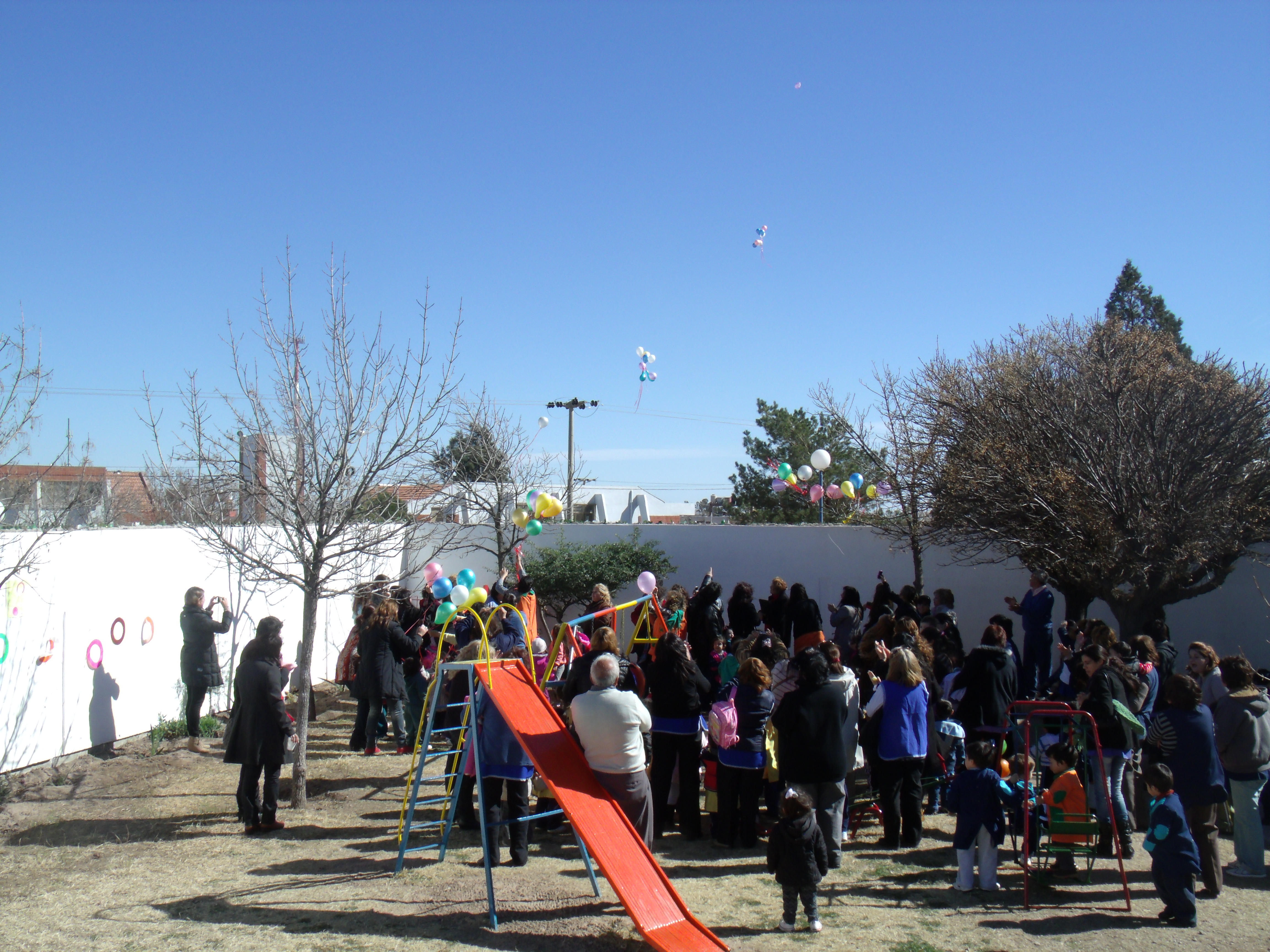 Se realizaron juegos, actividades y una suelta de globos que los chicos disfrutaron con asombro