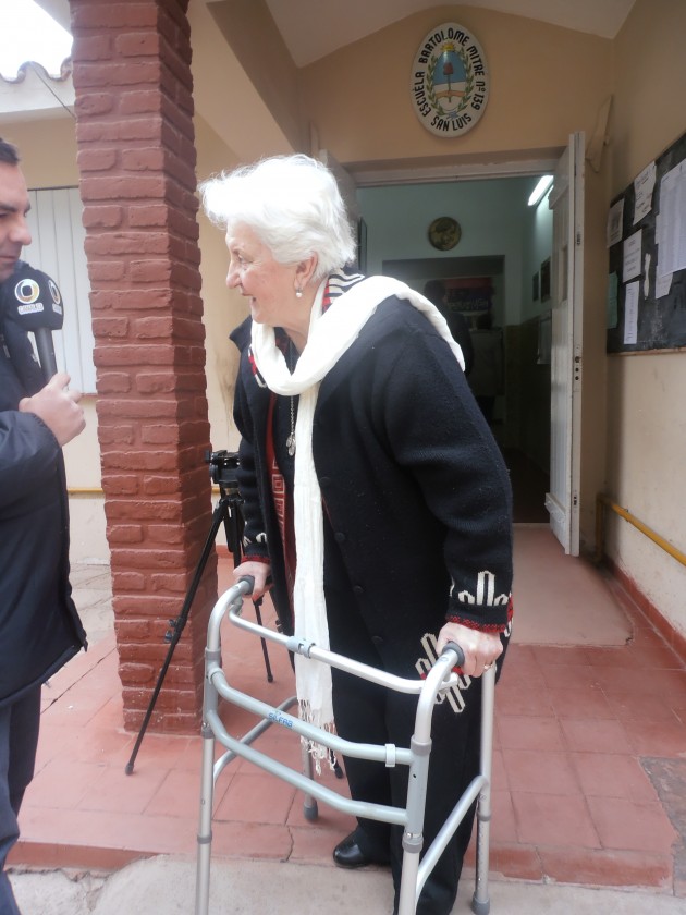 Un ejemplo: con sus 81 años, Nidia fue a votar y a participar de la democracia