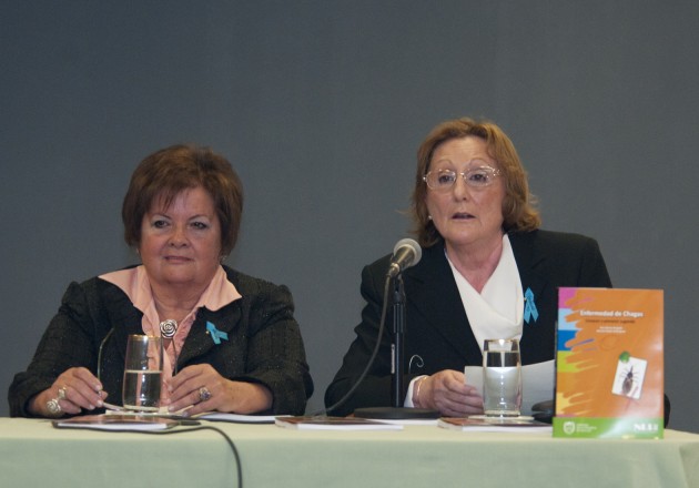 Ana María Brigada y  Gladys Noemí Rodríguez, las autoras del libro