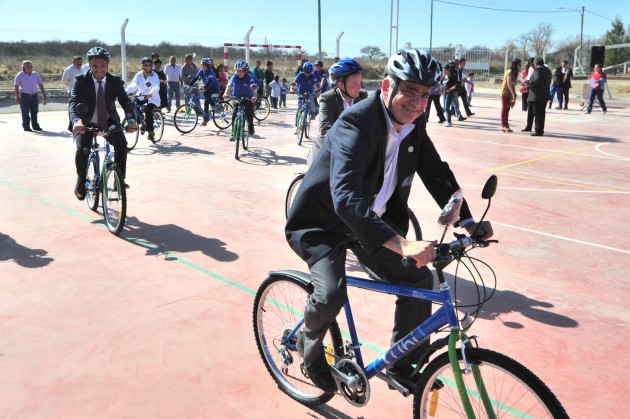 El vicegobernador participó de la tradicional bicicleteada con los chicos