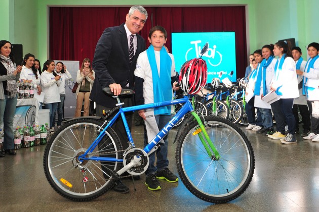 Jorge Díaz hizo entrega de bicicletas