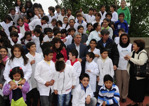 (Archivo) La imagen corresponde a la inauguración del playón polideportivo de la Escuela N°181 “San José de Calasanz”, de Merlo, el pasado 15 de marzo