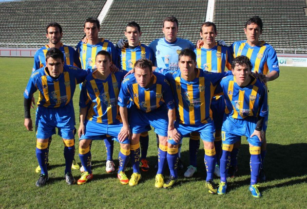 Juventud atacó en los primeros minutos del primer tiempo y encontró el gol. 