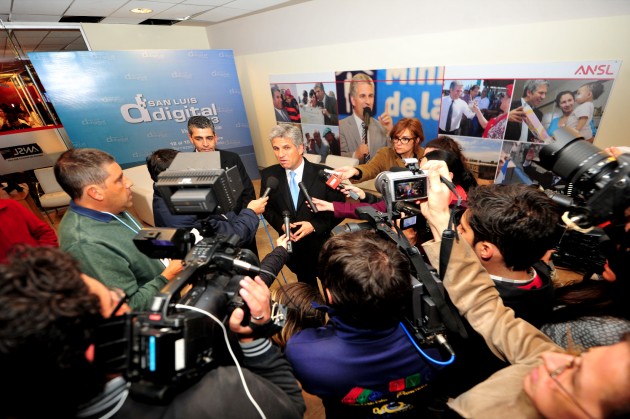 El gobernador dialogó con los medios en la apertura de SLD 2013